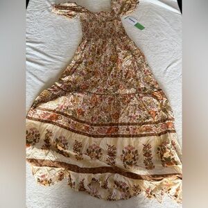 Beautiful BOHO puff Sleeve Floral Smocked Dress Kindred PS full Length Dress